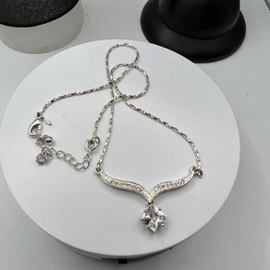 Avon Necklace‎